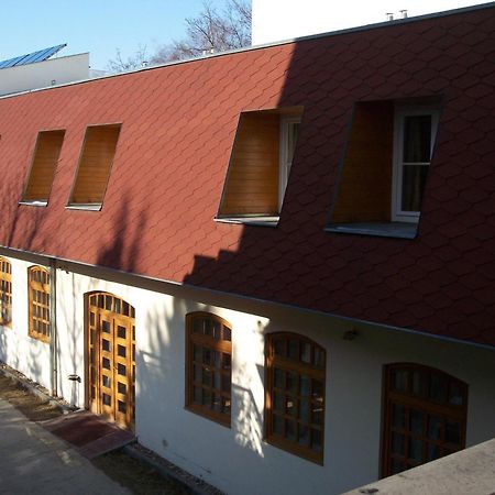 Hotel Amphone Брно Экстерьер фото